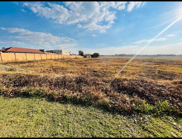 LAND FOR SALE IN SELCOURT